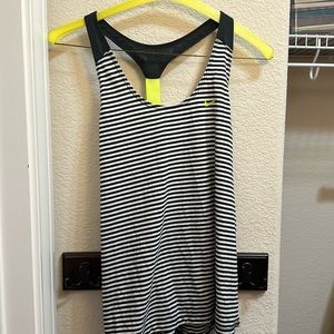 Nike top in the size small